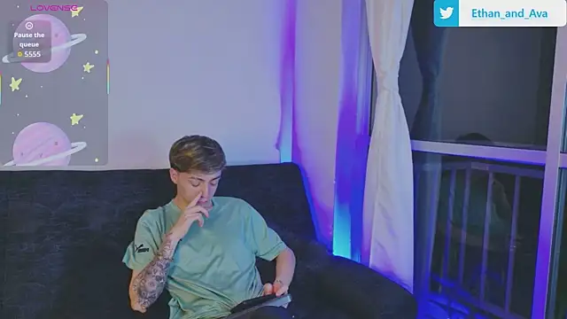 Snapshot of ethan_and_ava chatting on October 18, 2:36 am ethan and ava online show from October 18, 2:36 am