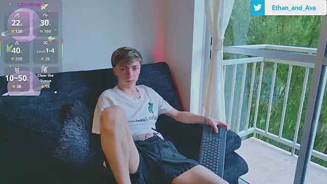 Snapshot of ethan_and_ava chatting on October 29, 12:51 pm ethan and ava online show from October 29, 12:51 pm