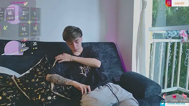 Snapshot of ethan_and_ava chatting on December 3, 1:20 pm ethan and ava online show from December 3, 1:20 pm