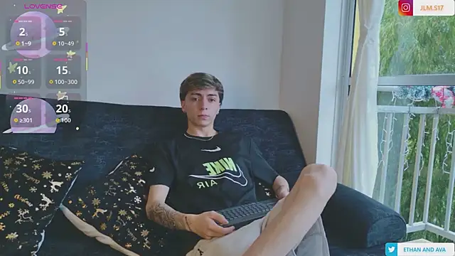 Snapshot of ethan_and_ava chatting on December 4, 1:20 pm ethan and ava online show from December 4, 1:20 pm