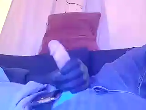 Snapshot of bwcbeat83 chatting on January 24, 12:42 am bwcbeat83 online show from January 24, 12:42 am