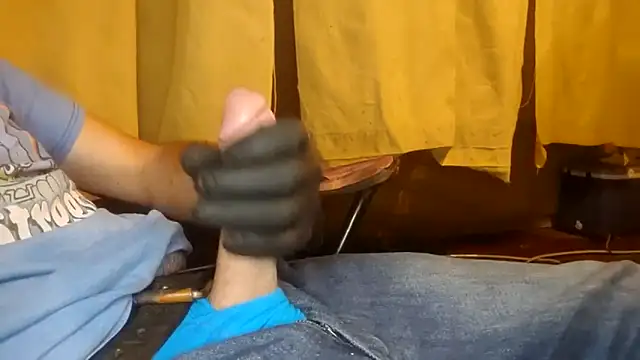 Snapshot of bwcbeat83 chatting on September 10, 7:41 am bwcbeat83 online show from September 10, 7:41 am