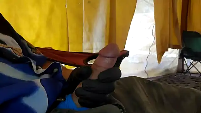 Snapshot of bwcbeat83 chatting on October 11, 9:35 pm bwcbeat83 online show from October 11, 9:35 pm