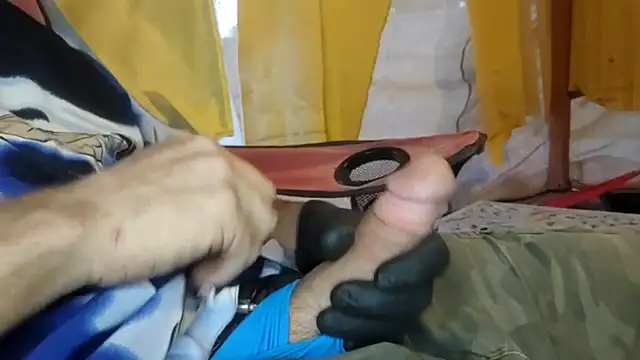 Snapshot of bwcbeat83 chatting on October 17, 12:47 am bwcbeat83 online show from October 17, 12:47 am