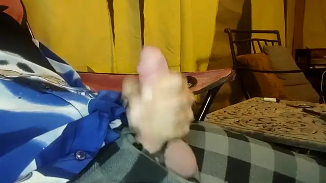 Snapshot of bwcbeat83 chatting on October 30, 8:16 am bwcbeat83 online show from October 30, 8:16 am