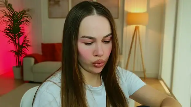 Snapshot of GoddessRoxana chatting on November 17, 2:12 pm GoddessRoxana online show from November 17, 2:12 pm