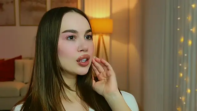 Snapshot of GoddessRoxana chatting on December 16, 1:49 pm GoddessRoxana online show from December 16, 1:49 pm