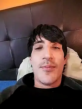 Snapshot of moutt99 chatting on January 22, 9:35 am moutt99 online show from January 22, 9:35 am