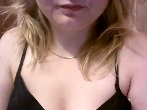 Snapshot of Allie_Janet chatting on January 17, 1:36 am Allie Janet online show from January 17, 1:36 am