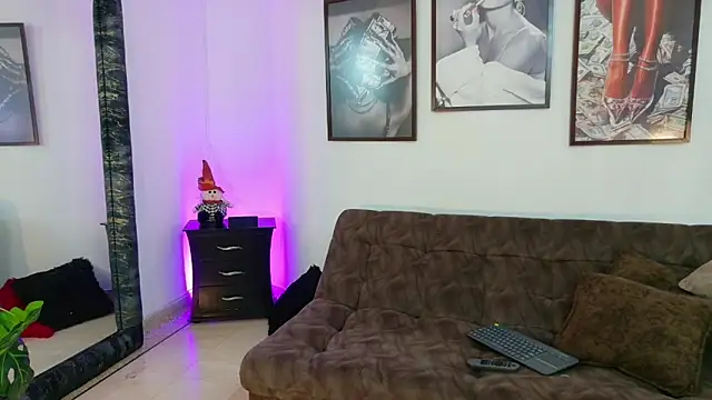 loretahorny online show from November 26, 1:23 pm