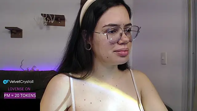 crystalll room online show from October 8, 7:39 am