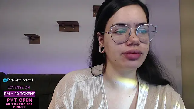 crystalll room online show from November 8, 4:12 am