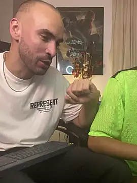 Snapshot of darkdesire_01 chatting on March 15, 2:24 am darkdesire 01 online show from March 15, 2:24 am