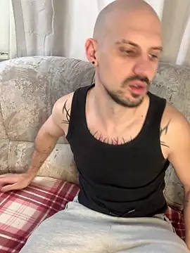 AssHunter4k online show from February 21, 8:18 am