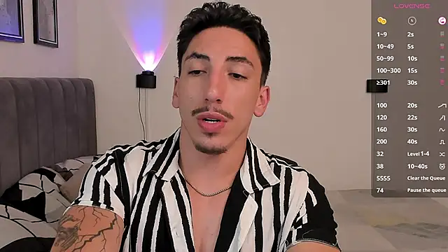 dylanspencer28 online show from February 22, 11:13 pm