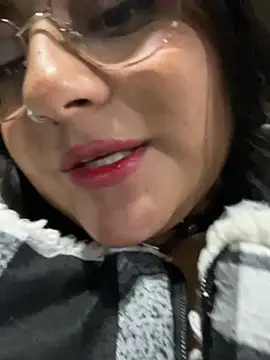 Snapshot of VanneCute1 chatting on January 26, 3:27 am VanneCute1 online show from January 26, 3:27 am