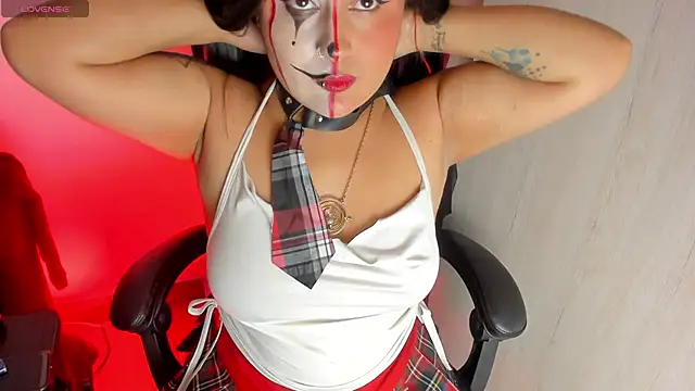 Snapshot of VanneCute1 chatting on November 1, 5:09 am VanneCute1 online show from November 1, 5:09 am