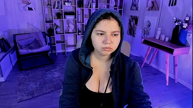 DiaAngell online show from September 28, 7:30 pm