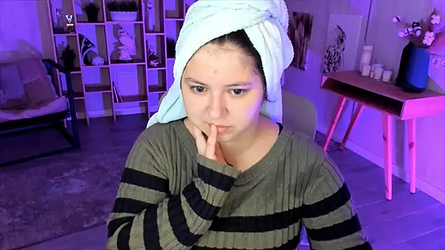 DiaAngell online show from October 14, 7:14 pm