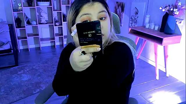 DiaAngell online show from November 5, 7:36 pm