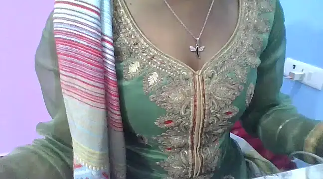 Snapshot of Leoni_G chatting on February 16, 6:21 am Leoni G online show from February 16, 6:21 am