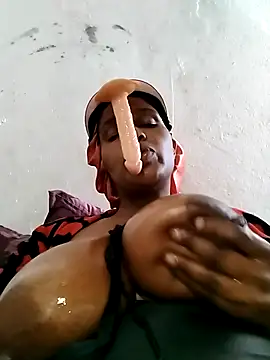 Snapshot of bubblendz1988 chatting on March 5, 6:01 am bubblendz1988 online show from March 5, 6:01 am