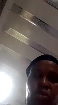 Snapshot of bubblendz1988 chatting on March 8, 6:43 am bubblendz1988 online show from March 8, 6:43 am