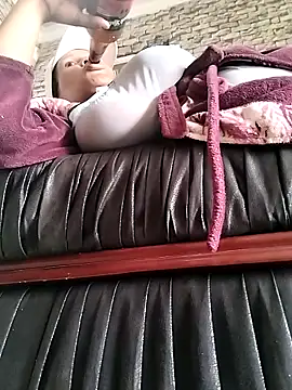 Snapshot of bubblendz1988 chatting on October 11, 10:47 am bubblendz1988 online show from October 11, 10:47 am