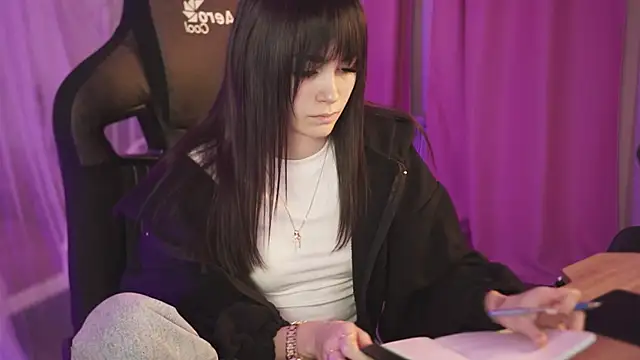 Snapshot of DakotaaJohnnson chatting on March 14, 8:21 am DakotaaJohnnson online show from March 14, 8:21 am