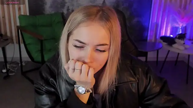 Snapshot of DakotaaJohnnson chatting on November 6, 9:10 am DakotaaJohnnson online show from November 6, 9:10 am