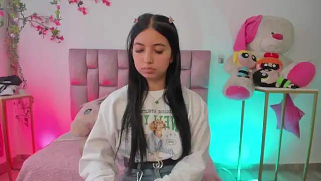 sofia  james online show from November 6, 7:04 pm