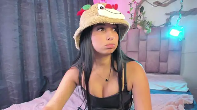 sofia  james online show from December 2, 9:21 pm