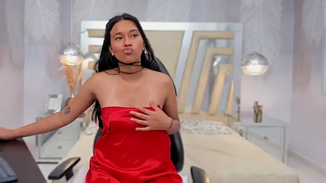 Snapshot of LIA_SWAN_ chatting on February 6, 7:13 am LIA SWAN online show from February 6, 7:13 am