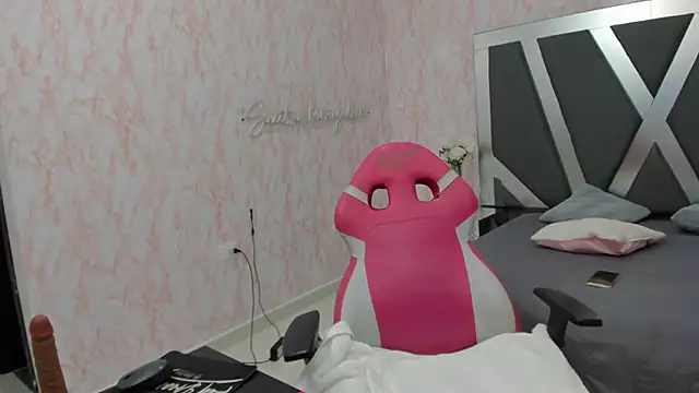 Snapshot of LIA_SWAN_ chatting on February 23, 4:17 am LIA SWAN online show from February 23, 4:17 am