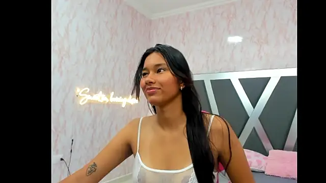 Snapshot of LIA_SWAN_ chatting on February 24, 3:44 am LIA SWAN online show from February 24, 3:44 am