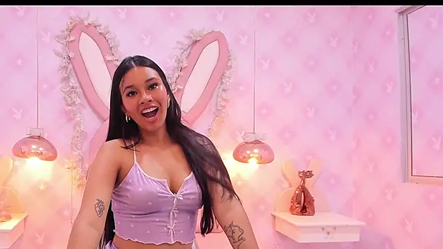 Snapshot of LIA_SWAN_ chatting on October 28, 4:27 am LIA SWAN online show from October 28, 4:27 am