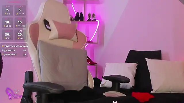 RayaCarr  online show from January 24, 8:32 pm