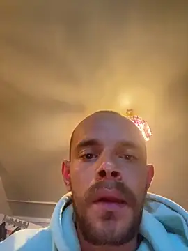 Snapshot of wyattstone chatting on October 1, 10:49 pm wyattstone online show from October 1, 10:49 pm