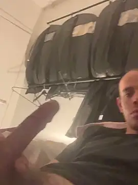 Snapshot of wyattstone chatting on October 31, 3:29 am wyattstone online show from October 31, 3:29 am