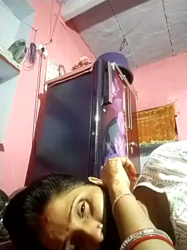 Snapshot of Bhavya_Bhan chatting on October 12, 4:39 pm Bhavya Bhan online show from October 12, 4:39 pm