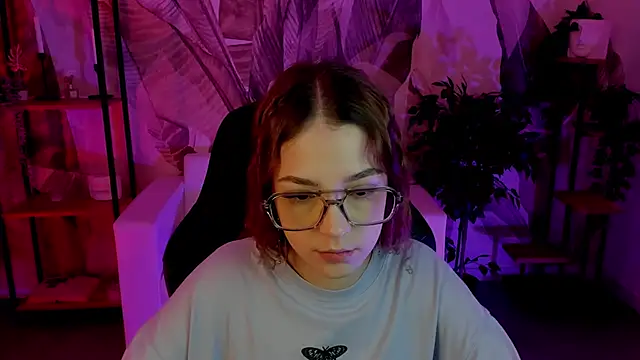 PamBeesly online show from January 28, 11:28 am