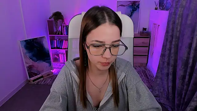 PamBeesly online show from February 24, 2:15 pm