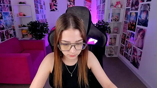 PamBeesly online show from March 1, 8:02 am