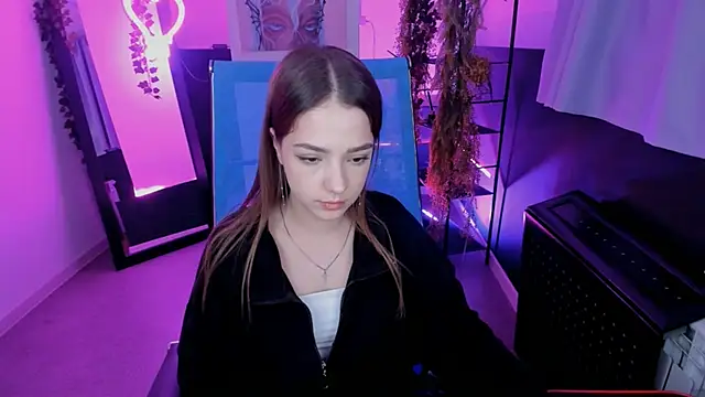 PamBeesly online show from March 8, 11:16 am