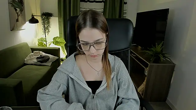 PamBeesly online show from March 19, 11:28 am