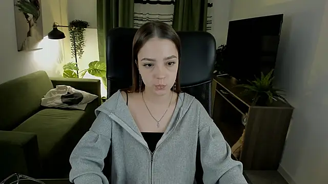 PamBeesly online show from March 19, 5:39 pm