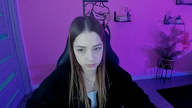 PamBeesly online show from March 22, 2:36 pm