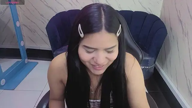 Snapshot of Paulette_v chatting on November 4, 1:10 pm Paulette v online show from November 4, 1:10 pm