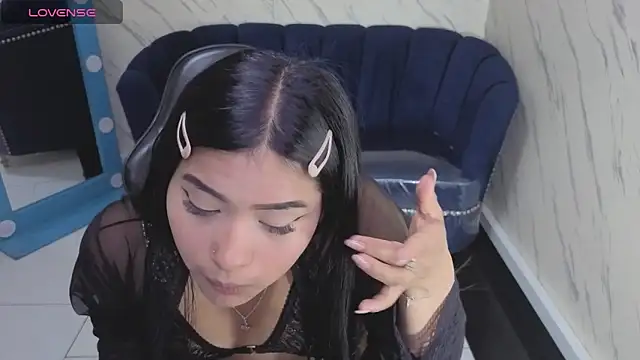 Snapshot of Paulette_v chatting on November 24, 1:11 pm Paulette v online show from November 24, 1:11 pm