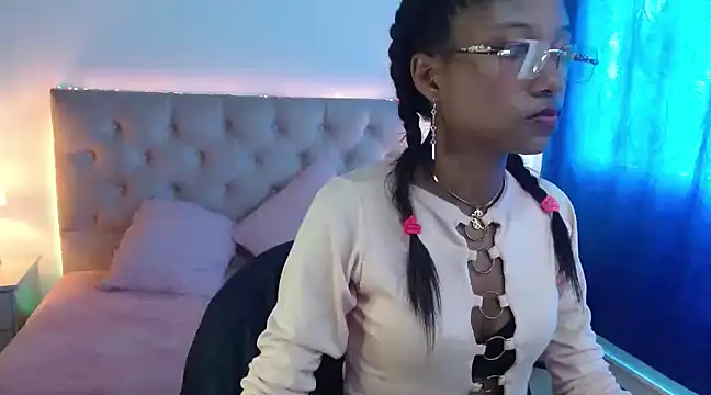 LITTLEDOLLHOT online show from February 6, 5:09 pm